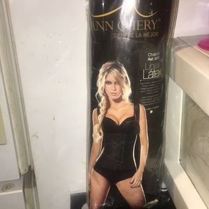 Ann Chery waist clincher waist trainer vest